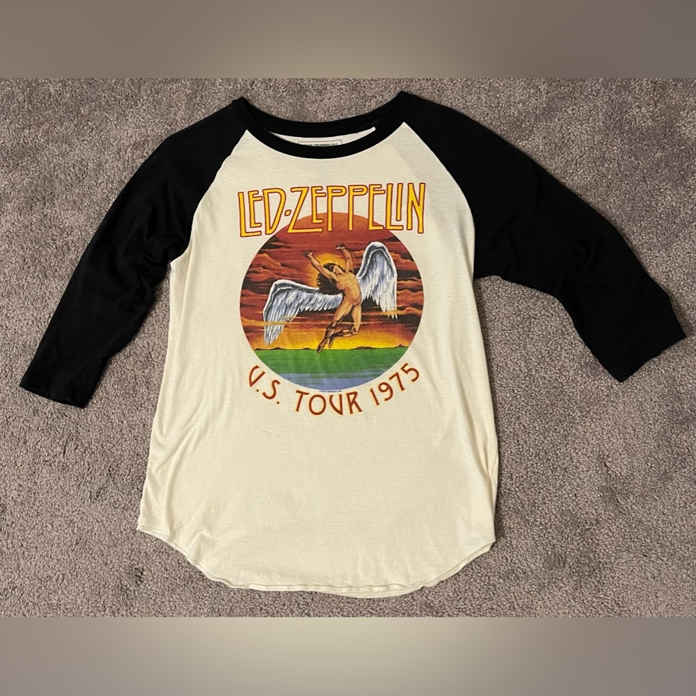 Led Zeppelin Size Large baseball tee